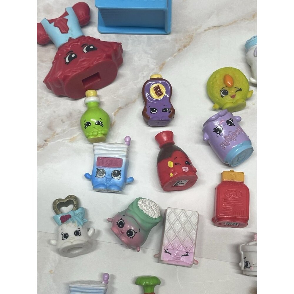 Shopkins Sweet Spot Shop PARTIAL PARTS ONLY Plus 45 Shopkins, Dress, Recipe Box - Picture 5 of 16
